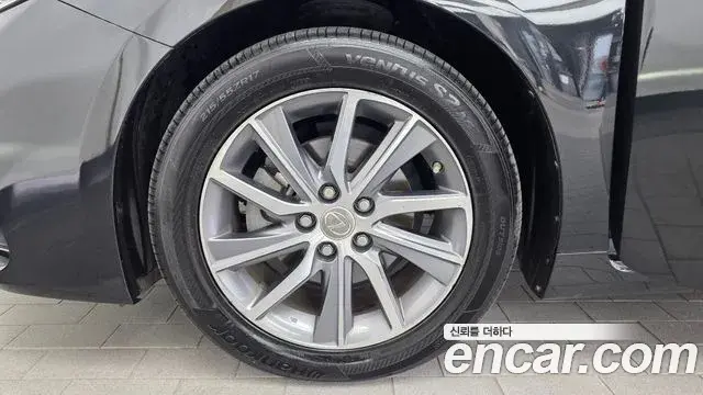 Lexus ES300h 2018 — ფოტო 15/20