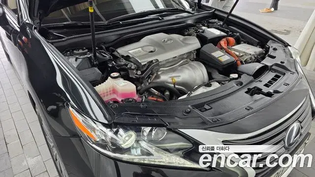 Lexus ES300h 2018 — ფოტო 9/20