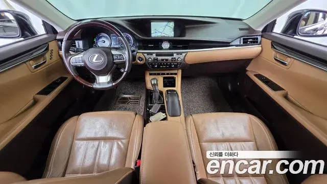 Lexus ES300h 2018 — ფოტო 10/20