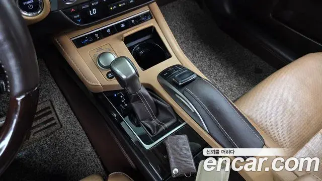 Lexus ES300h 2018 — ფოტო 19/20