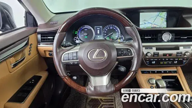 Lexus ES300h 2018 — ფოტო 4/20