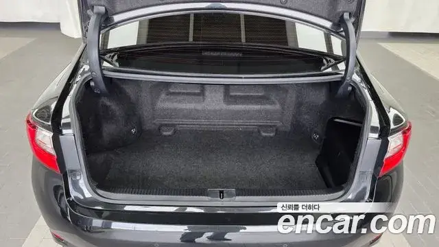 Lexus ES300h 2018 — ფოტო 13/20