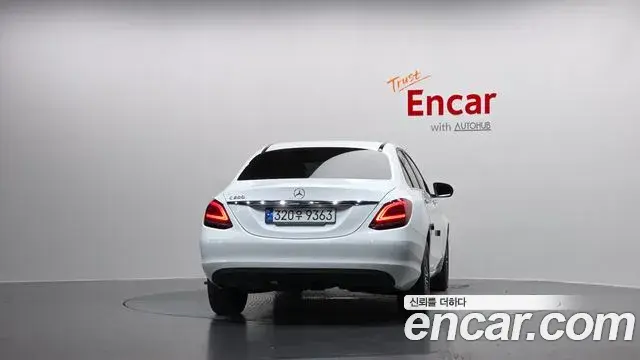 Mercedes-Benz C-Class 2019 — ფოტო 13/31