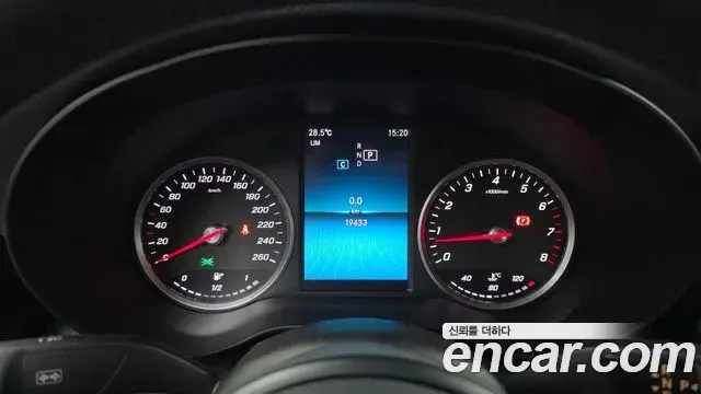 Mercedes-Benz C-Class 2019 — ფოტო 23/31