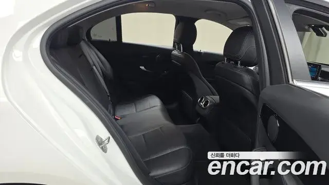 Mercedes-Benz C-Class 2019 — ფოტო 1/31