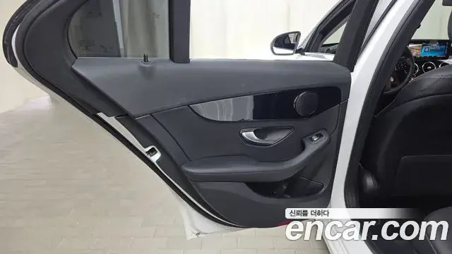 Mercedes-Benz C-Class 2019 — ფოტო 24/31