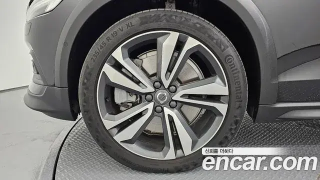 Volvo V60 Cross Country 2021 — Photo 34/34