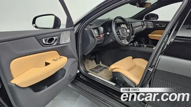 Volvo V60 Cross Country 2021 — Photo 5/34