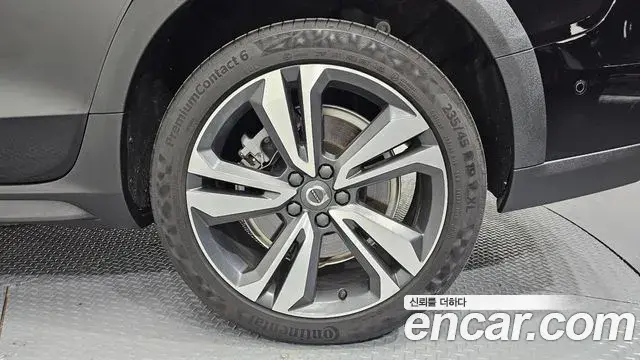 Volvo V60 Cross Country 2021 — Photo 30/34