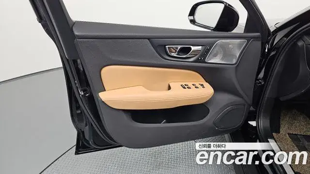 Volvo V60 Cross Country 2021 — Photo 4/34
