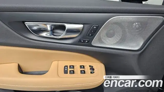 Volvo V60 Cross Country 2021 — Photo 14/34
