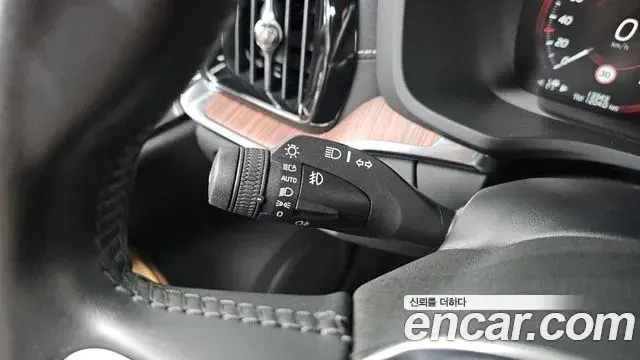Volvo V60 Cross Country 2021 — Photo 7/34