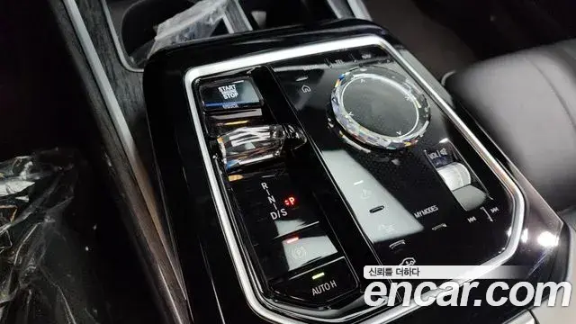 BMW 7 Series 2023 — Şəkil 28/35