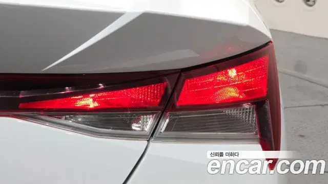 Hyundai The New Avante Hybrid 2021 — Şəkil 10/30