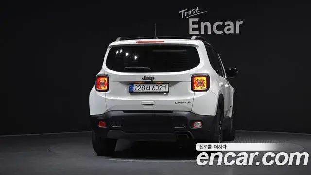 Jeep Renegade 2019 — Photo 17/32