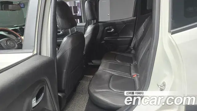 Jeep Renegade 2019 — Photo 7/32