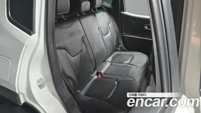 Jeep Renegade 2019 — Photo 19/32