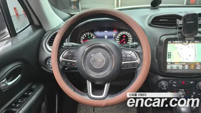 Jeep Renegade 2019 — Photo 13/32