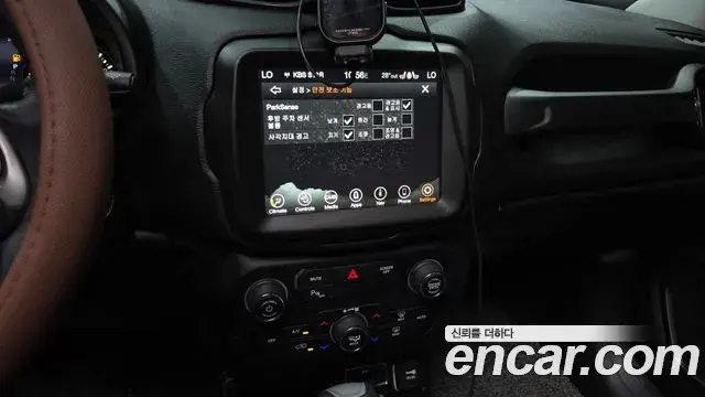 Jeep Renegade 2019 — Photo 31/32
