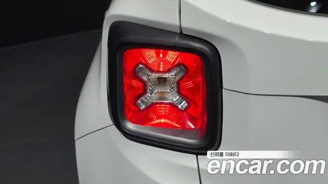 Jeep Renegade 2019 — Photo 30/32
