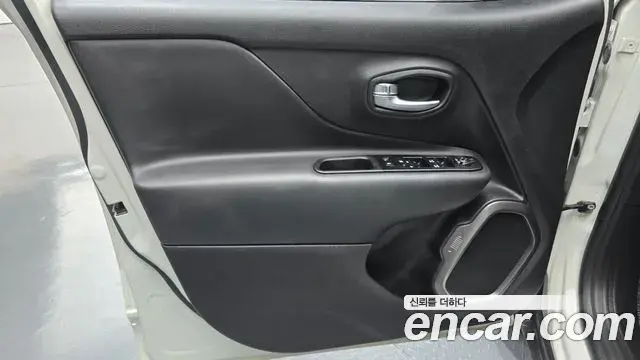Jeep Renegade 2019 — Photo 20/32