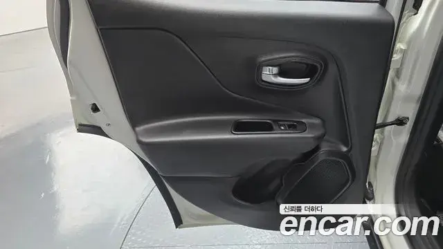 Jeep Renegade 2019 — Photo 22/32