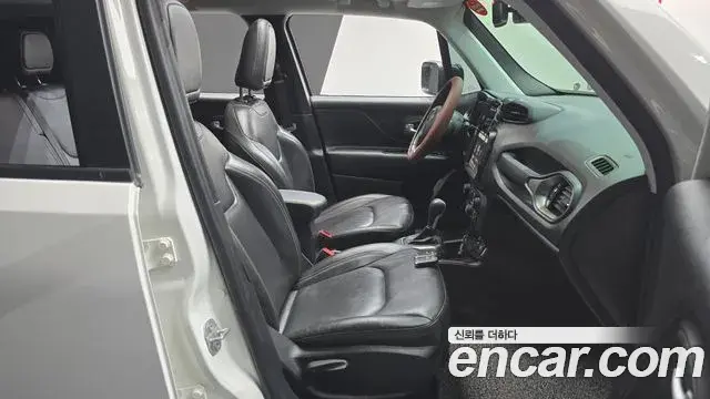 Jeep Renegade 2019 — Photo 23/32