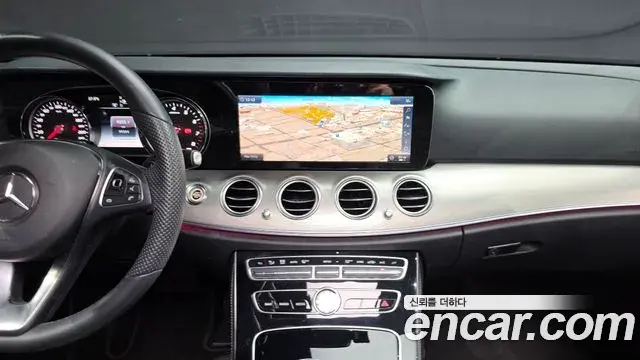 Mercedes-Benz E-Class 2018 — Фото 15/20