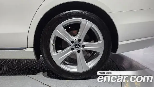 Mercedes-Benz E-Class 2018 — Photo 3/30