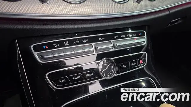 Mercedes-Benz E-Class 2018 — Photo 16/30