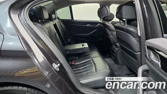 BMW 5 Series 2019 — Фото 12/20