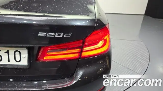 BMW 5 Series 2019 — ფოტო 2/37