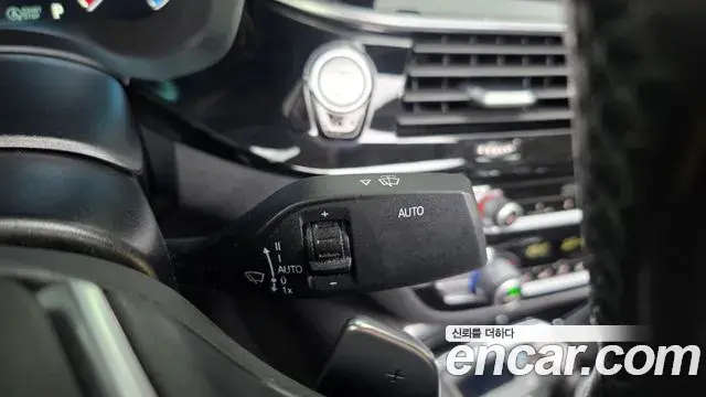 BMW 5 Series 2019 — ფოტო 35/37