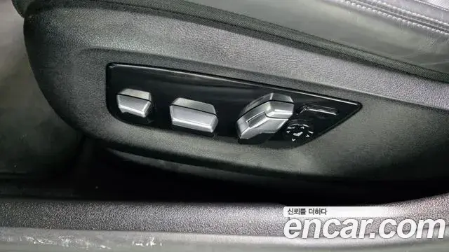 BMW 5 Series 2019 — ფოტო 27/37