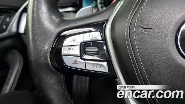 BMW 5 Series 2019 — ფოტო 30/37