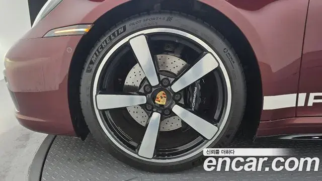 Porsche 911 2021 — ფოტო 11/31