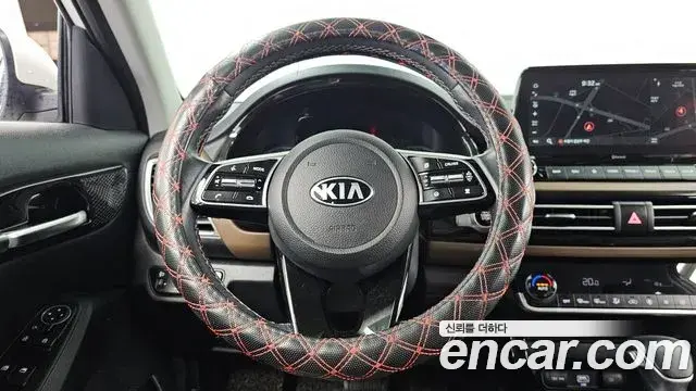 Kia Seltos 2019 — Фото 13/20