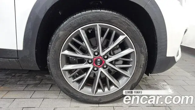 Kia Seltos 2019 — Şəkil 23/31