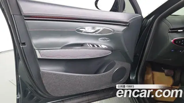 Genesis GV70 2021 — Şəkil 23/38