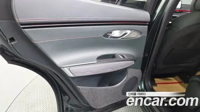 Genesis GV70 2021 — Şəkil 25/38