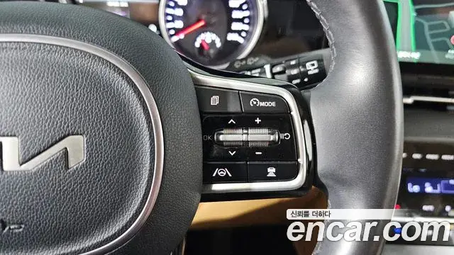 Kia Carnival 2023 — Фото 18/20