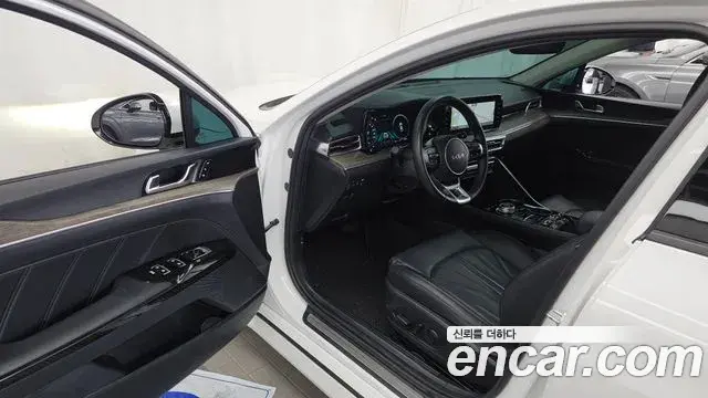 Kia K5 2023 — Photo 28/30