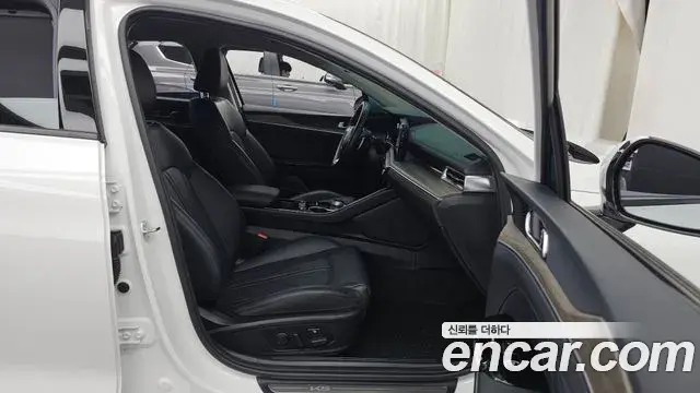 Kia K5 2023 — Photo 21/30