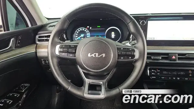 Kia K5 2023 — Photo 9/30