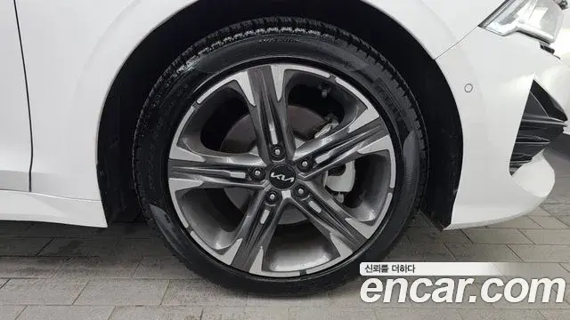 Kia K5 2023 — Photo 22/30