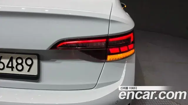 Volkswagen Jetta 2023 — Şəkil 18/31