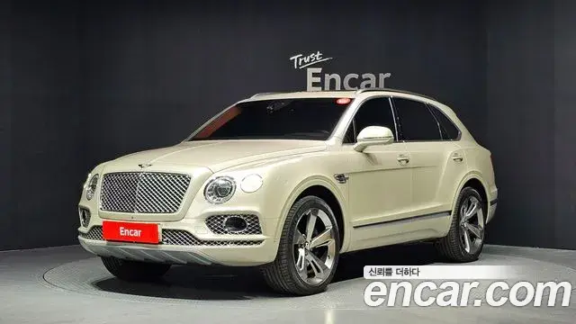 Bentley Bentayga 2018 — Şəkil 8/20