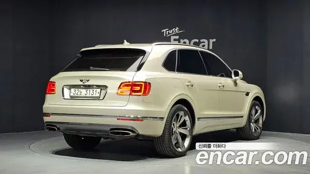 Bentley Bentayga 2018 — Şəkil 17/20