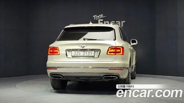 Bentley Bentayga 2018 — Şəkil 2/20