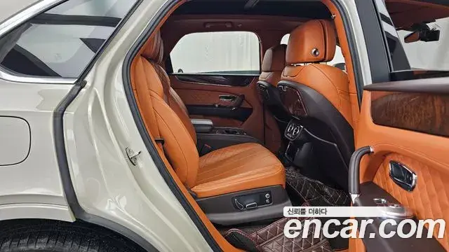 Bentley Bentayga 2018 — Şəkil 10/20